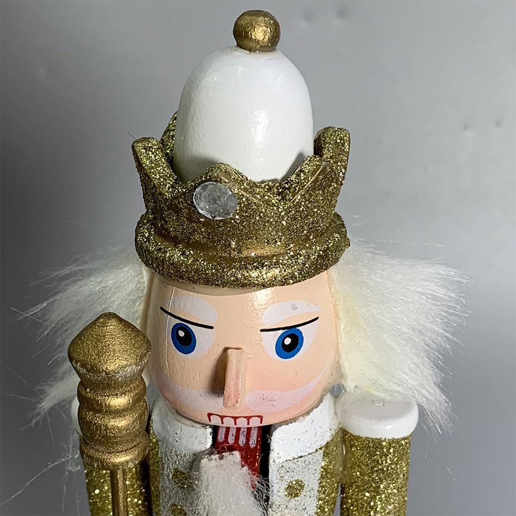 クリスマスや新年のお祝いにぴったりの、手描きの18cmのくる - Nutcracker Figurine のレビューと価格